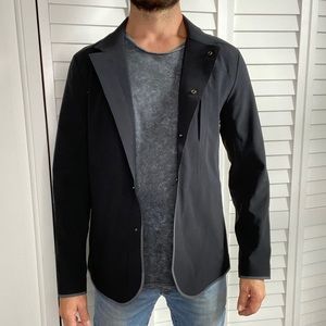 Lululemon runners / rain / go out jacket